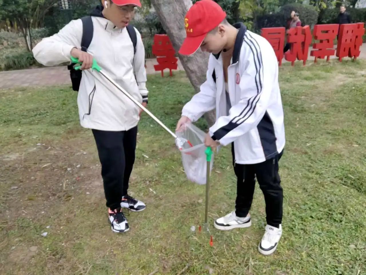 1703036021911671.jpg 76dfbb0d5e69d8c0b226a7f0e1ae16fa.jpg