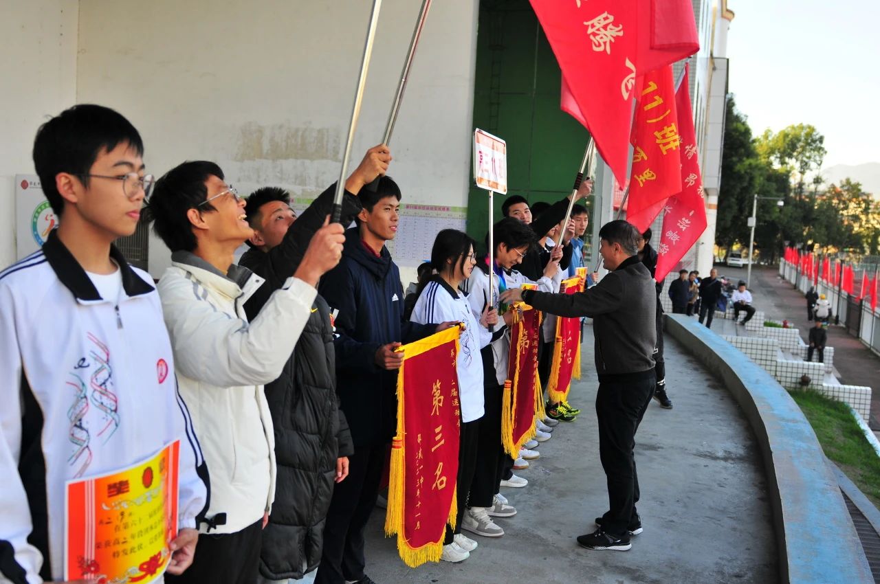 1703645672752970.jpg 1f9c0f1d7922ebf4f97edd166e854dd9.jpg