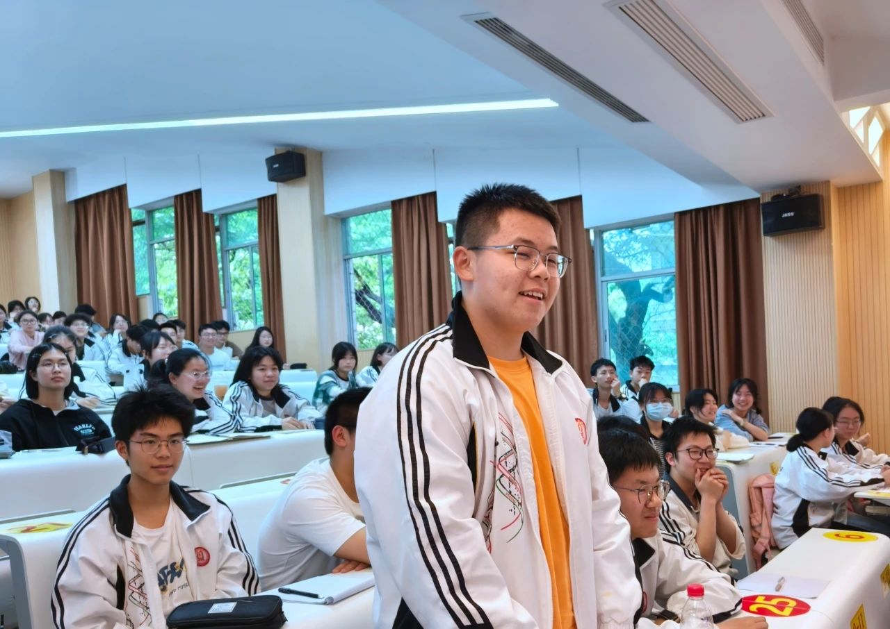 1714115022685582.jpg f515cdefd8941a1d2823f6d8d649b13d.jpg