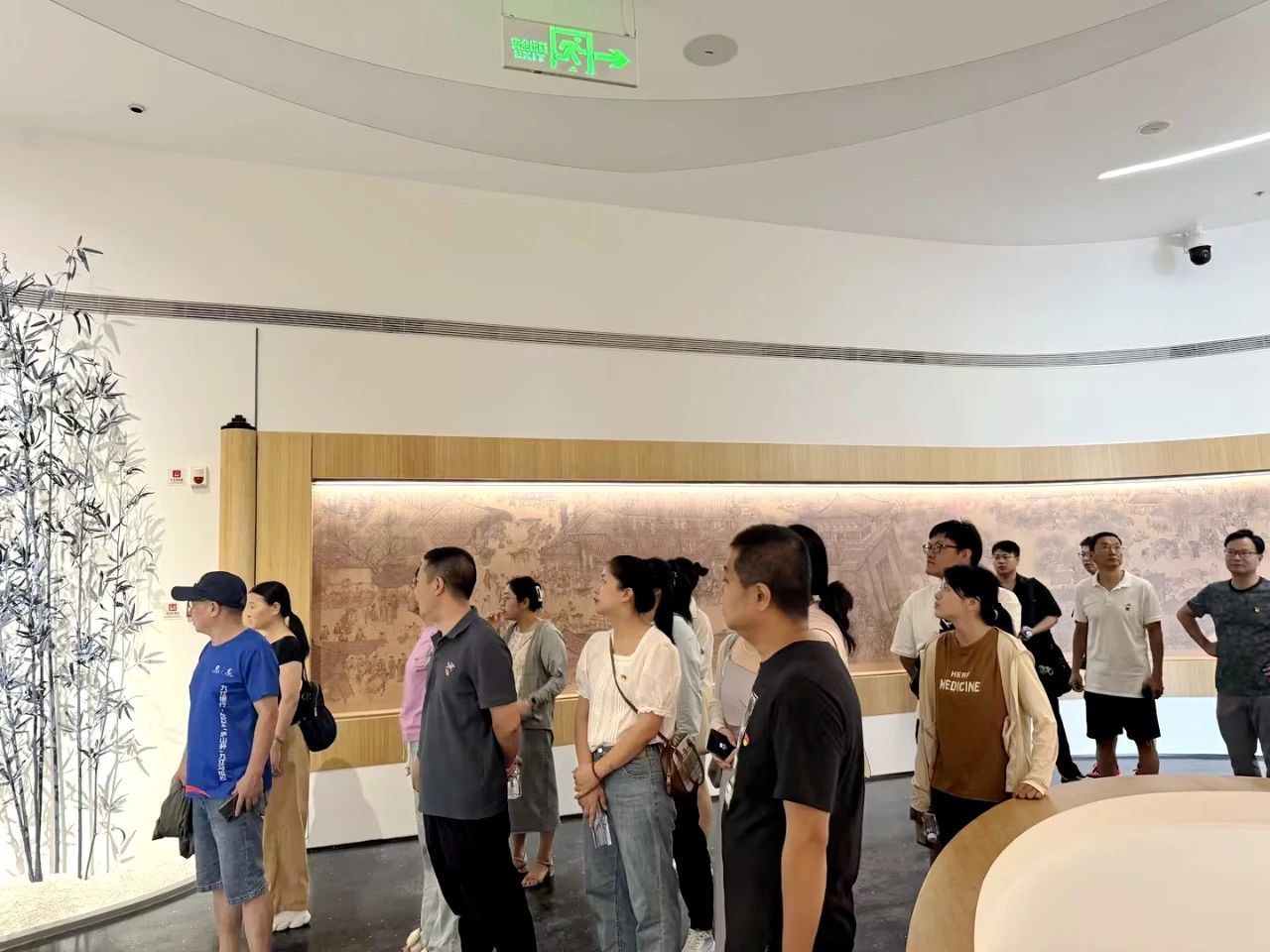 1726621381518360.jpg b42406a5852e76a17f6c87baf72a490e.jpg